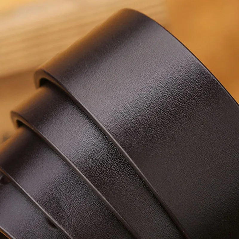 Cinto de Couro Masculino com Fivela de Liga - Moda Luxuosa para Jeans e Negócios